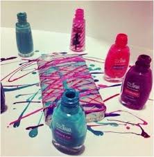 Polka dot phone case : 38 Clever Uses And Quick Fixes With Your Unused Nail Polish Diy Phone Case Diy Case Diy Iphone Case