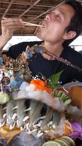 Mark Wiens in every video gets so excited with every food. O WOW! 🇹🇭  @markwiens me and my brother are your biggest fans 🙏👍 #markweins #food