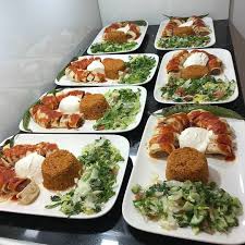 Pin By Zizi On Aperitivos In 2021 Food Presentation Food Platters Dinner Menu