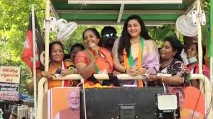 In a hamlet named uliyampalayam, further from the famous marudamalai. Video Namitha Dances To Vijay S Vaathi Coming At Election Rally Tamil News Indiaglitz Com