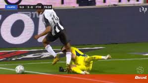 Pagina principal futsal portimonense benfica futsal liga placard. Lance Polemico No Benfica Portimonense Beto Pediu Penalti Mas Viu Amarelo Por Simulacao Videos Jornal Record