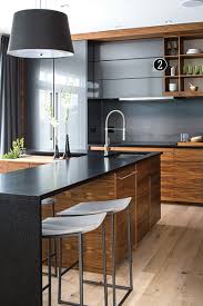 Black And Wood Kitchen Decor Black And Wood Kitchen Decor Chez Soi Idee Association Bois Noir Vitreteinte Mat Plus Avec Carre Cuisine Moderne Cuisine Contemporaine Amenagement Cuisine