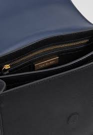 Maybe you would like to learn more about one of these? Tory Burch Robinson Convertible Shoulder Bag Umhangetasche Black Schwarz Zalando De