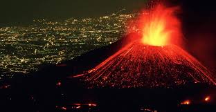 Etna, eruzione spettacolare e alta colonna di fumo. Eruzione Etna Monitoraggio Notizie Diretta Webcam Del Vulcano