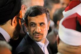 Iran's Ahmadinejad gets red-carpet welcome in Egypt