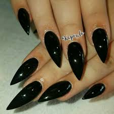 Follow our easy guide to remove acrylic nails safely without wrecking or ruining your natural nails. Black Stilleto Nails Almond Nails Sharp Nails Perfect Nails Stilleto Nails Sharp Nails Trendy Nails