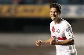 Hernanes began his career with são paulo, where he won the campeonato brasileiro série a in 2007 and 2008. O Profeta Voltou Sao Paulo Anuncia Retorno De Hernanes Sao Paulo Ge