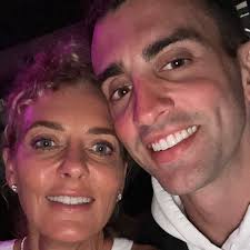 Sally Ridge's Instagram, Twitter & Facebook