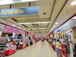 Lots of eating places over here, great place to walk. å°åŒ—å®¤å…§æ™¯é»ž å°åŒ—åœ°ä¸‹è¡—æœ‰ä»€éº¼å¥½é€›çš„ å¹³åƒ¹ç¾Žé£Ÿ ç‰¹è‰²é¤å»³ è¶…ä¾¿å®œæœé£¾å¥³éž‹ é›»å­éŠæˆ² å¥½æ‹å ´æ™¯å…¨åœ¨é€™ è'›ç'žçµ²çš„å¤©å ‚ ç—žå®¢é‚¦