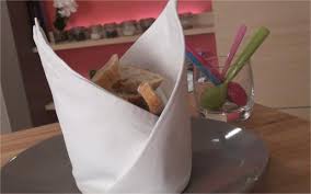 pliage serviette une serviette en papier bien pliée, c'est toute une table qui monte en grade. 10 Idees De Pliages De Serviettes Pour Epater La Galerie