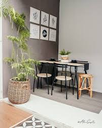 Hal tersebut dikarenakan model, dan desain corak yang diaplikasikan dianggap memiliki ciri khas unik, dimana tidak dimiliki oleh lantai dari bahan lain. Ide Desain Ruang Makan Sempit Dengan Konsep Terbuka Yang Terlihat Modern Homeshabby Com Design Home Plans Home Decorating And Interior Design