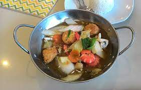 Sapo tahu adalah masakan chinese food sapo tahu komplit biasanya pakai seafood cumi, ikan segar, ikan asin, udang kupas, jamur hioko, sayuran sawi putih, tahu sutra, dan menggunakan bumbu. Sapo Tahu Wikiwand