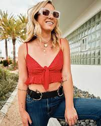 Caitlintulip Wearing The Raen Flatscreen Sunnies A Member Of The Luxury Wig Collection A Collaboration With Alex Knost These Sunnies Outfits Style Fashion