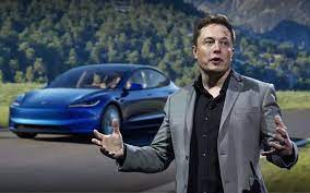 Il exprime sa haine d'Elon Musk en rayant deux Tesla devant un hôpital