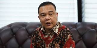 Potongan video saat jokowi mempromosikan bipang ambawang akhirnya viral di media sosial. Soal Bipang Babi Ambawang Dasco Minta Masyarakat Tidak Berburuk Sangka Ke Presiden Jokowi