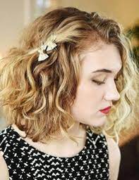 15 Coiffures D Ete Pour Cheveux Boucles Cheveux Coiffure Cheveux Boucles Coiffure Avec Headband