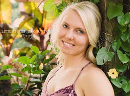 Cassidy rocked her senior session!!! I had a good time hanging out with her  and her mom...exploring St. Clair's countryside! :) Cassidy & Lori...enjoy  your sneak peak!!