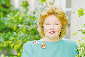 Personne n'aime attendre ses invités alors que l'on est impatient de les voir. Nadine De Rothschild Babelio