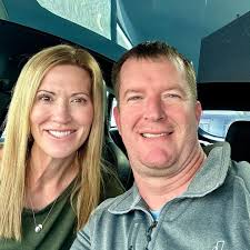 Dad dancing with daughter at Koe Wetzel concert
