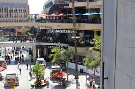 And highland is this great outdoor mall complex. Shoppen Im Hollywood And Highland Center Direkt Am Walk Of Fame