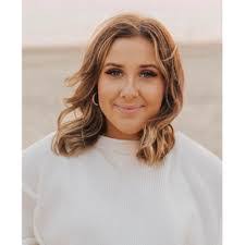 Kelly Ellingson's Instagram, Twitter & Facebook