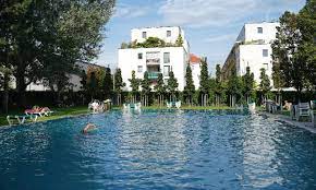 He encouraged corruption & helped make it the dysfunctional state it is today. Donaustadter Bad Kombibad Der Stadt Wien Offnungszeiten Eintrittspreise Angebote