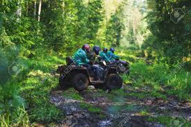 Free for commercial use no attribution required high quality images. Sommeraktivitaten Fur Erwachsene Eine Reise Auf Quad Bikes Auf Der Schmutzigen Strasse Mann Auf Atv Entfalten Auf Der Strecke Im Schlamm Fur Die Fortsetzung Der Cross Country Rennen Lizenzfreie Fotos Bilder Und Stock Fotografie