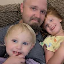 Please tell me I'm not the only one who sees porky pig