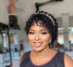 Available in side part and fringe 💃🏻 Just sprinkle water and conditioner  and we good to go😜…100% Human hair👌 🤑Only P700 Call/app ￼⁨75 959 891⁩  Gaborone Courier nation wide ❤️Inspo pic below 😜