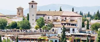You can find many souvenir shops along the way. Pension Granada