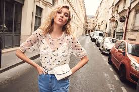 What kind of clothes do you prefer? Elsa Hosk Em Paris Para Campanha Primavera Verao 2019 Wild Fashion