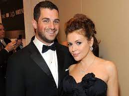 Alyssa jayne milano was born in the bensonhurst neighborhood of new york city's brooklyn borough on december 19, 1972, the daughter of fashion designer and talent manager lin milano and film music editor thomas m. Alyssa Milano And Husband David Bugliari Welcome Son Milo Thomas New York Daily News