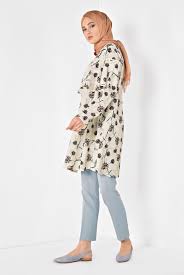 Floral Desenli Volanli Kadin Tesettur Tunik Alvina Tunik Kadin Mankenler
