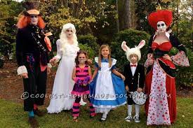Do you want your halloween to be extra ooky and spooky? Awesome Family Of Six Alice In Wonderland Group Costume Family Halloween Costumes Disney Family Costumes Family Costumes