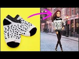 Barbie Kiyafet Yapimi Coraptan Kendin Yap Tarzi 5 Dakikada Hallet Barbie Kiyafetleri Nasil Yapilir Youtube Barbie Giysileri Barbie Kiyafet