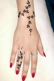Pin By Jeon Kookie On Mehndishot In 2020 Henna Tattoo Designs Simple Simple Henna Tattoo Finger Henna Designs