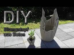 Große pflanzkübel aus beton gießen. Blumenkubel Aus Betongetranten Tuchern Selber Machen Diy Pflanzkubel Kreativ Mit Beton Giessen Youtube