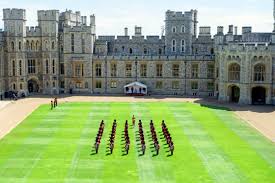 Die wird dieses jahr allerdings durch eine kleine zeremonie auf schloss windsor ersetzt. Queen Marks Official Birthday With Ceremony At Windsor Castle