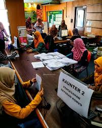 Menjaga Adab Dan Batas Sepatutnya Tidak Dilihat Sebagai Tuntutan Atas Ego Individu Tapi Sebagai Asas Harmoni Sesebuah With Images Instagram Posts Instagram Laundry Clothes