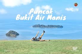 Pantai air manis memang tidak cocok untuk snorkeling atau diving, namun anda masih bisa berenang di tepi pantai atau sekadar bermain air dan pasir. Jelajah Nagari Awak Puncak Bukit Air Manis Hidden Gem Berburu Sunset Dan Bermain Paralayang Di Padang