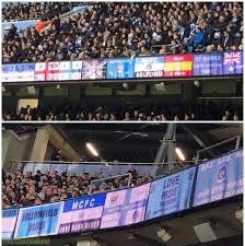 View a location map of manchester city fc's etihad stadium, along with a journey planner and further stadium information, on the official website of the premier league. Unglaublich Manchester City Hat Digitale Fan Banner Nur Fussball