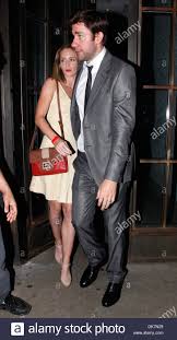 They wed on july 10, 2010, during a private ceremony at george clooney's estate in lake. John Krasinski Und Emily Blunt Besuchen Stanley Tucci Und Felicity Blunt Pre Wedding Getranke Raffungen Am Shoreditch House Stockfotografie Alamy