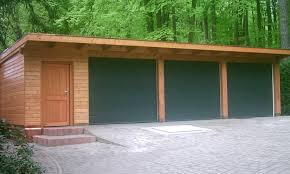 Ein stabiles tor, das aus hochwertigem holz hergestellt ist, übt schon eine besondere wirkung auf den betrachter aus. Holzgarage Holzgaragen Als Individueller Bausatz