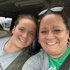 Lindsay Dodd's Instagram, Twitter & Facebook