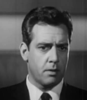 File:Raymond Burr in Please Murder Me 2.jpg - Wikimedia Commons