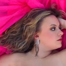 Madeline Burden's Instagram, Twitter & Facebook