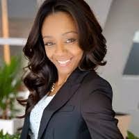 Carolyn Earwood's Instagram, Twitter & Facebook