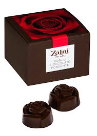 Bisogna basarsi sui propri gusti o cercare di sorprendere? San Valentino Un Piccolo Scrigno Di Cioccolatini Artigianali A Forma Di Rosa Al Cioccolato Fondente Rose Di Cioccolato Cioccolato San Valentino