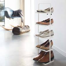 Schuhregal platzsparend, schuhregal gegen die wand im flur stockfotografie alamy, tür schuhregal schuhständer schuhablage schuhschrank tür wand 18 paar schuhe ebay, wohnling wand garderobe. Yamazaki Schuhregal Tower Weiss Mit 3 Jahren Garantie