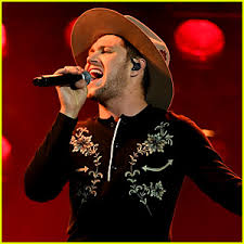 In august, horan revealed that he had contacted maren morris to contribute to his song seeing blind. Niall Horan Goes Country For Slow Hands Performance At Amas 2017 Video 2017 American Music Awards American Music Awards Niall Horan Just Jared